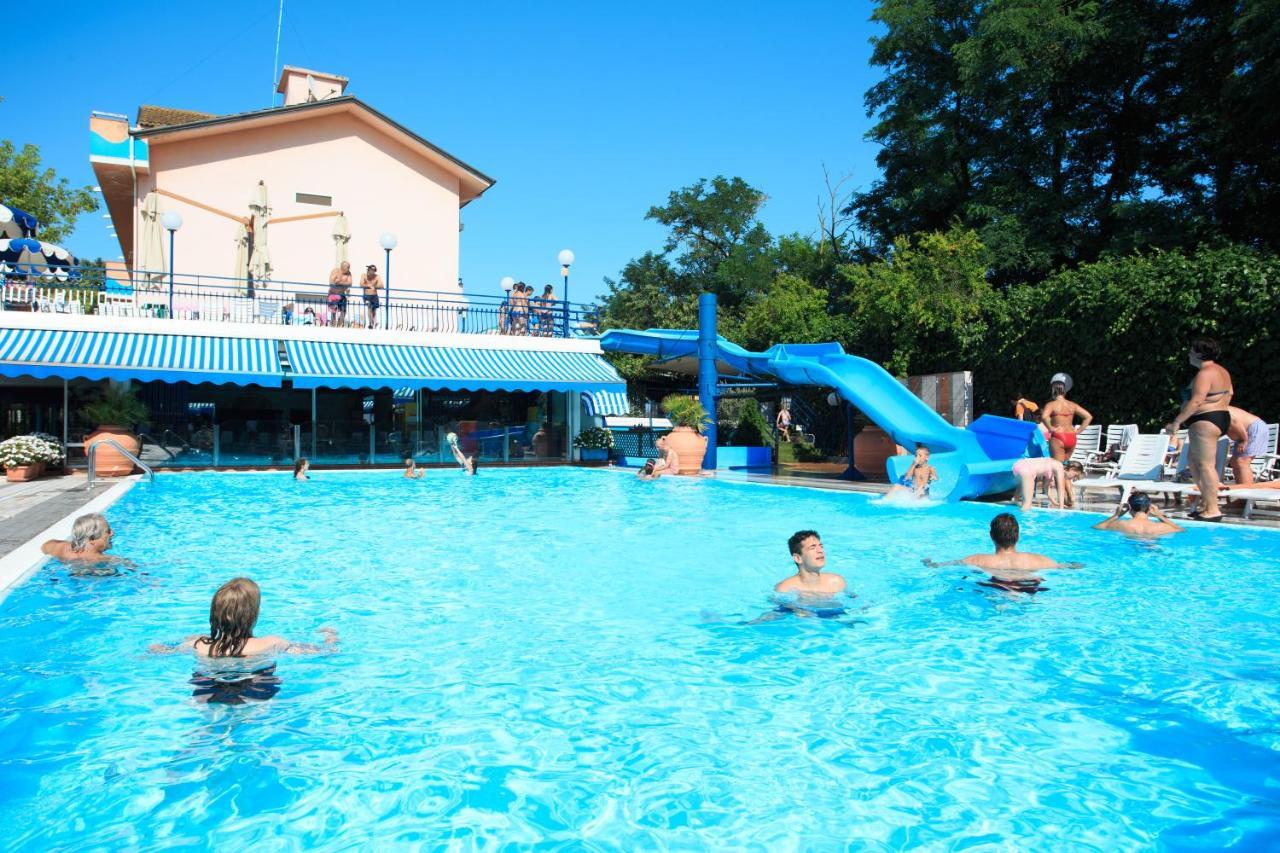 Hotel Minerva Gatteo a Mare Exteriör bild