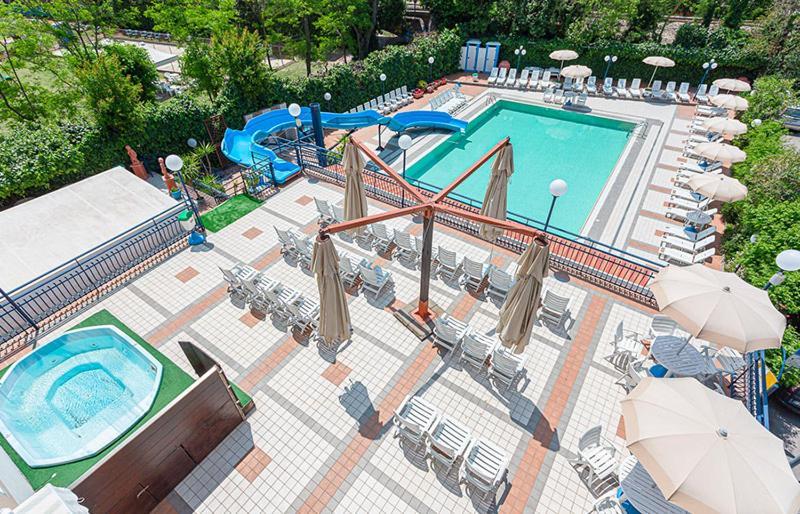 Hotel Minerva Gatteo a Mare Exteriör bild